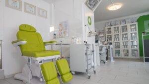 Dental hygienist performing a professional cleaning at a dental office in Richmond Hill